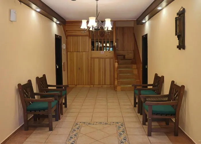 Pinea Hotel *