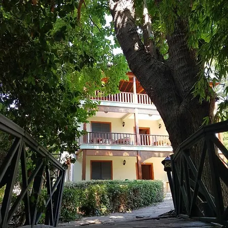 Pinea Hotel *